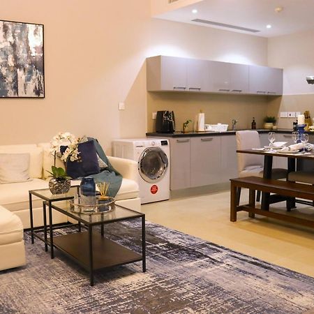 Stylish Apartment With A Jacuzzi Маскат Екстериор снимка