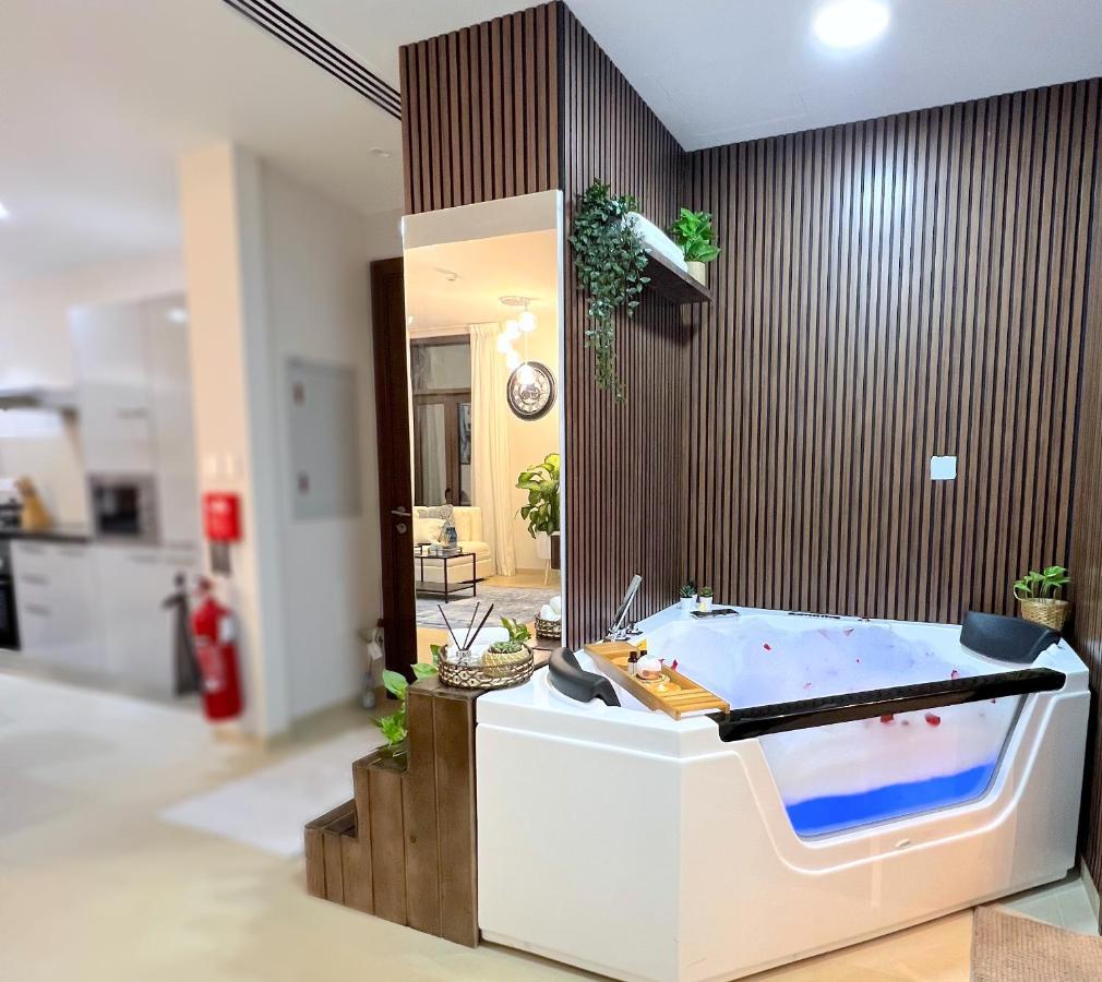 Stylish Apartment With A Jacuzzi Маскат Екстериор снимка